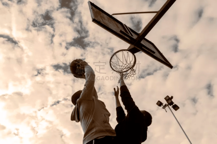 完美再现！《巫师3》传奇银剑实物复刻版开放预订